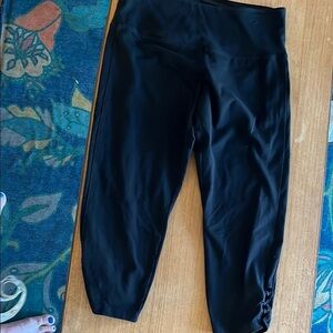 Intro love the fit capri leggings  Size M